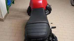 Moto Guzzi V7 Stone (2021 - 24)  (9)