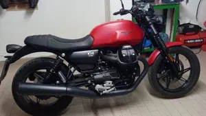 Moto Guzzi V7 Stone (2021 - 24)  (12)