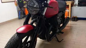 Moto Guzzi V7 Stone (2021 - 24)  (18)