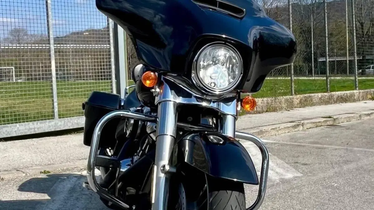 Harley-Davidson 107 Street Glide (2017 - 19) - FLHX  (2)