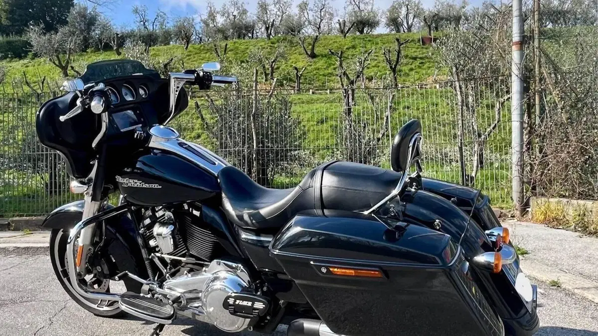 Harley-Davidson 107 Street Glide (2017 - 19) - FLHX  (4)
