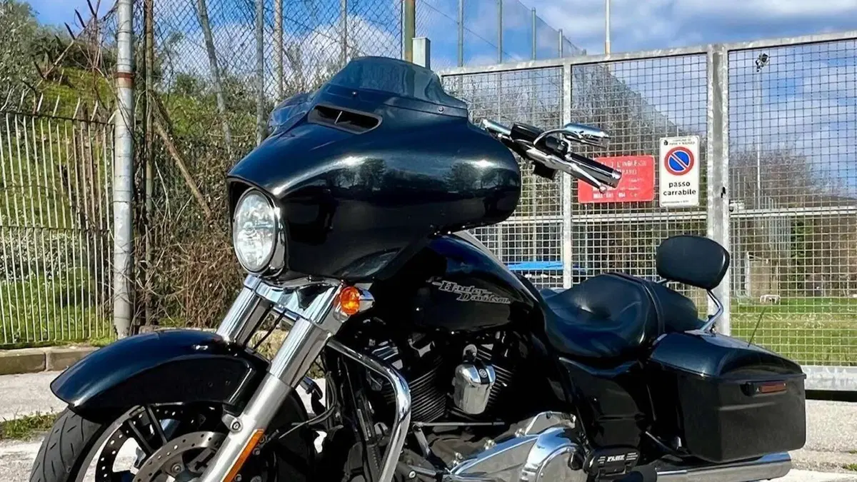Harley-Davidson 107 Street Glide (2017 - 19) - FLHX  (6)