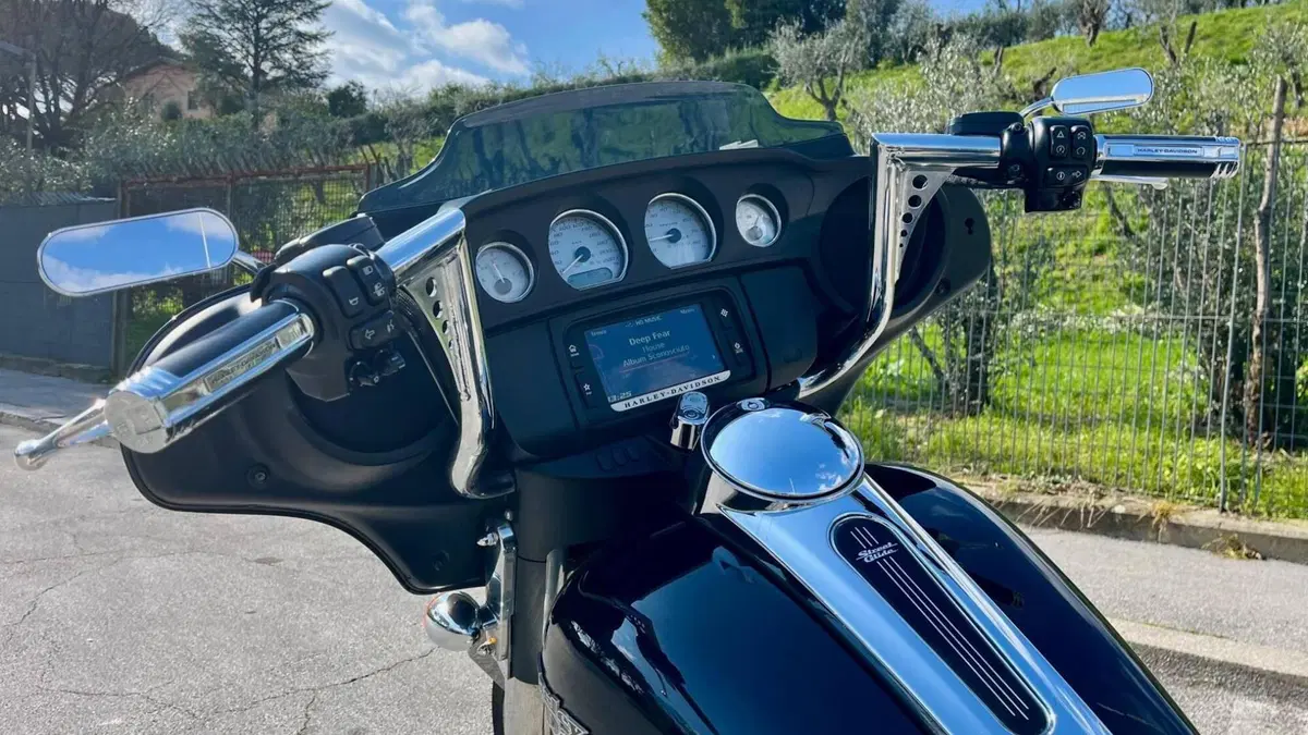 Harley-Davidson 107 Street Glide (2017 - 19) - FLHX  (7)