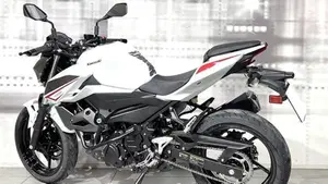 Kawasaki Z 400 (2023)  (2)
