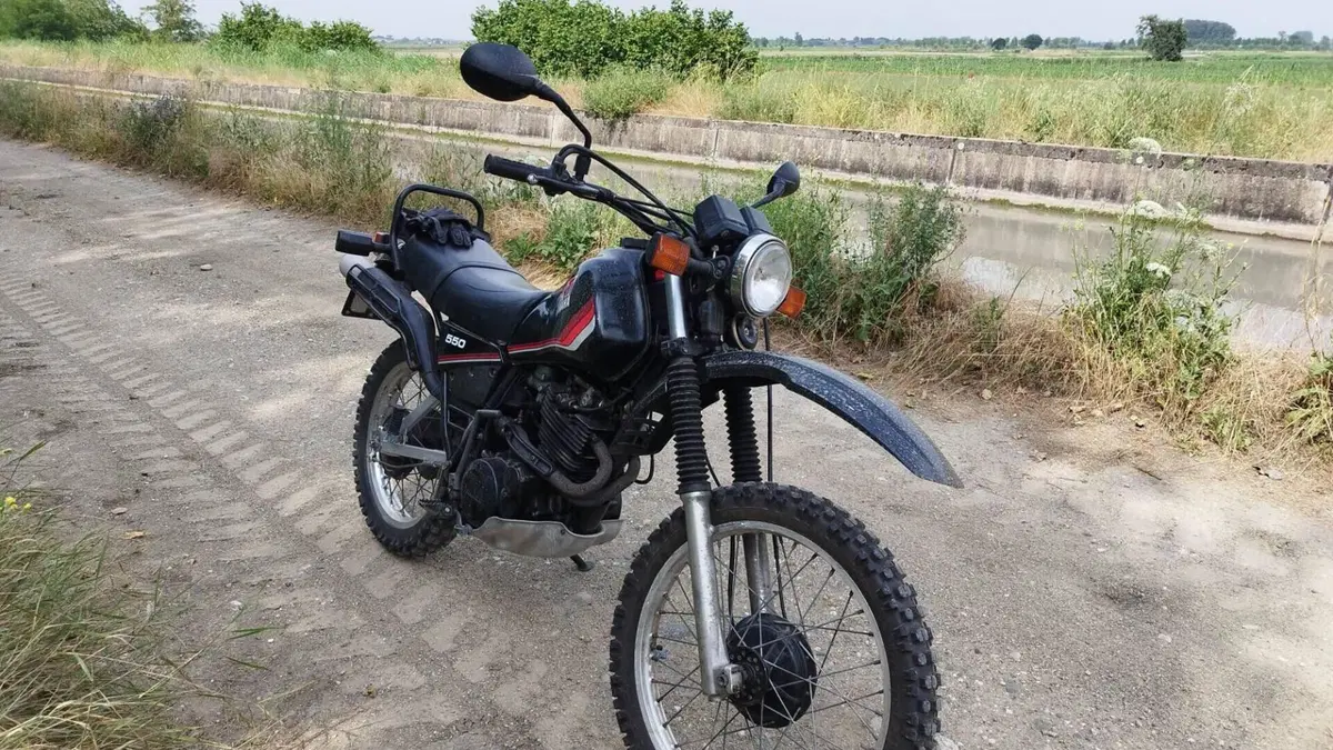 Yamaha XT 550  (3)