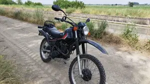 Yamaha XT 550  (3)