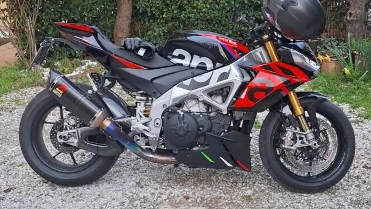 Aprilia Tuono V4 Factory (2021 - 24) 