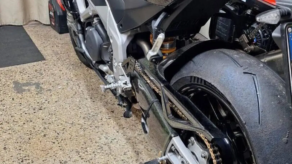 Aprilia Tuono V4 Factory (2021 - 24)  (3)