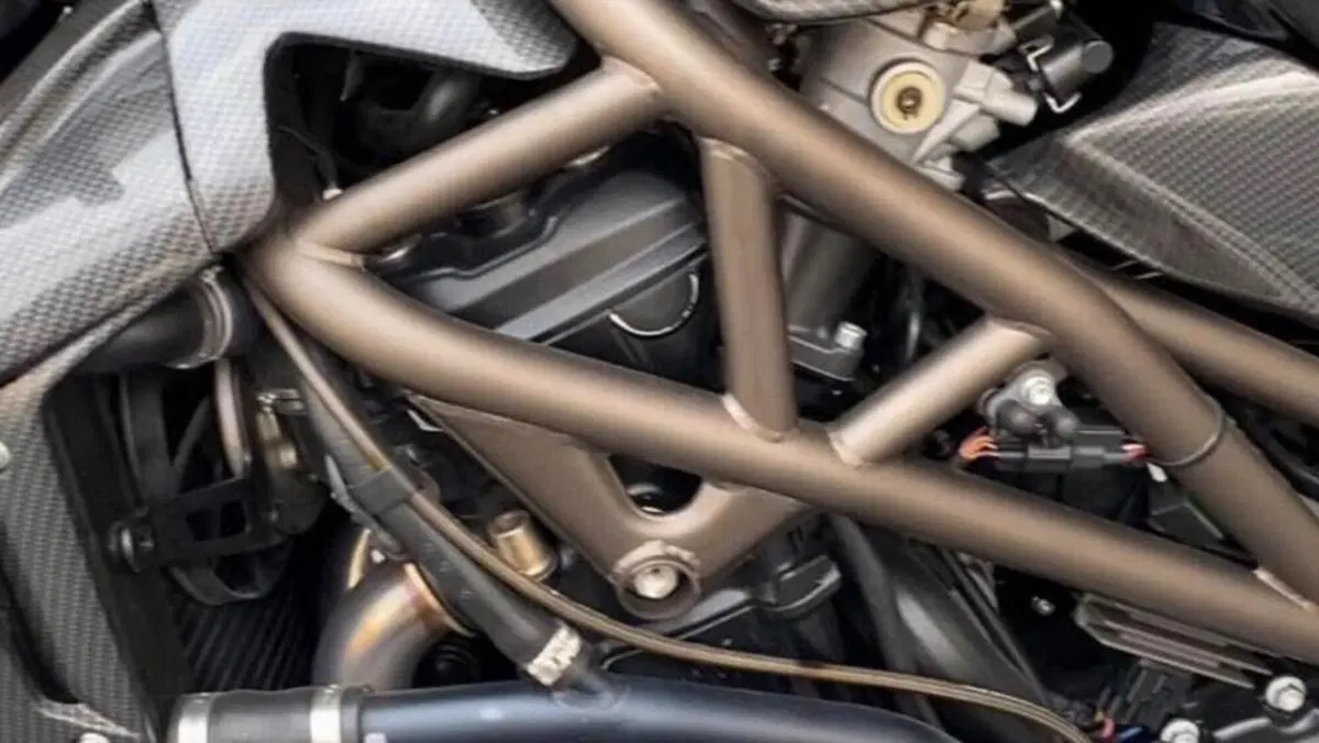 MV Agusta Brutale 990 R (2009 - 12)  (2)