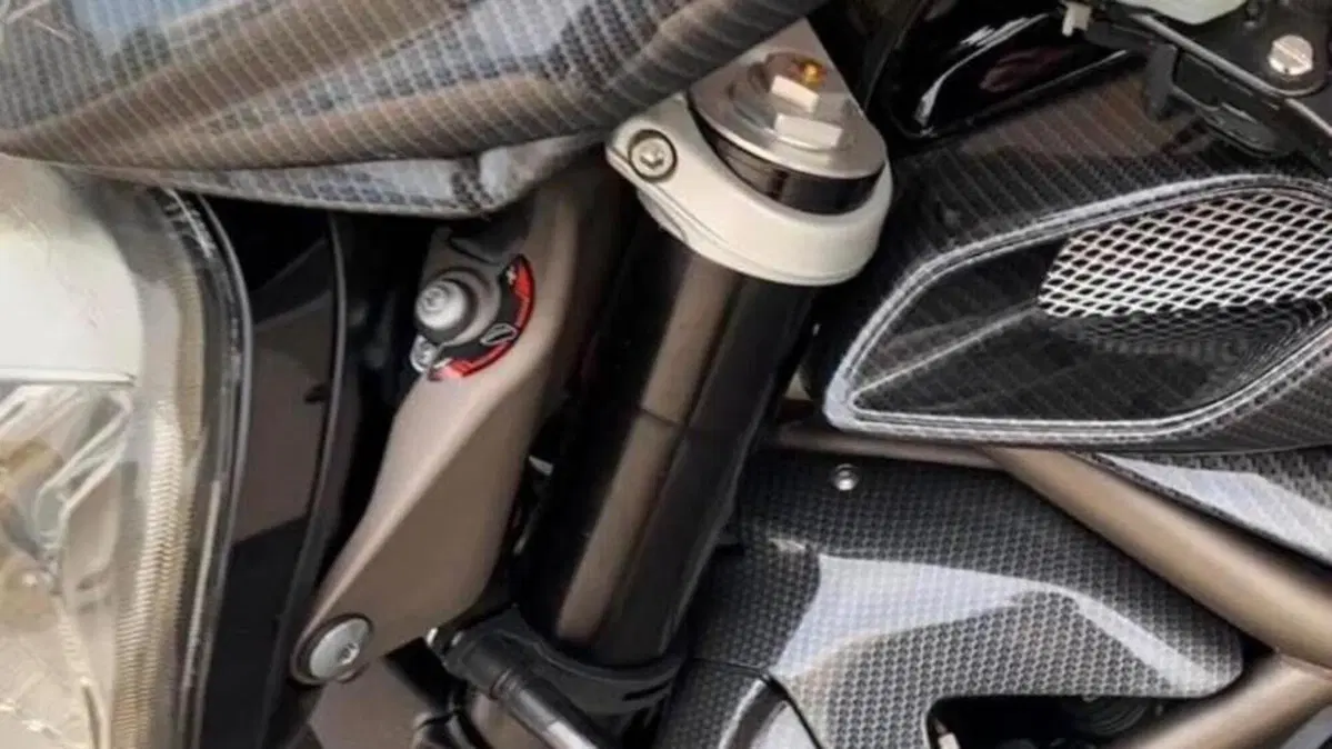 MV Agusta Brutale 990 R (2009 - 12)  (4)