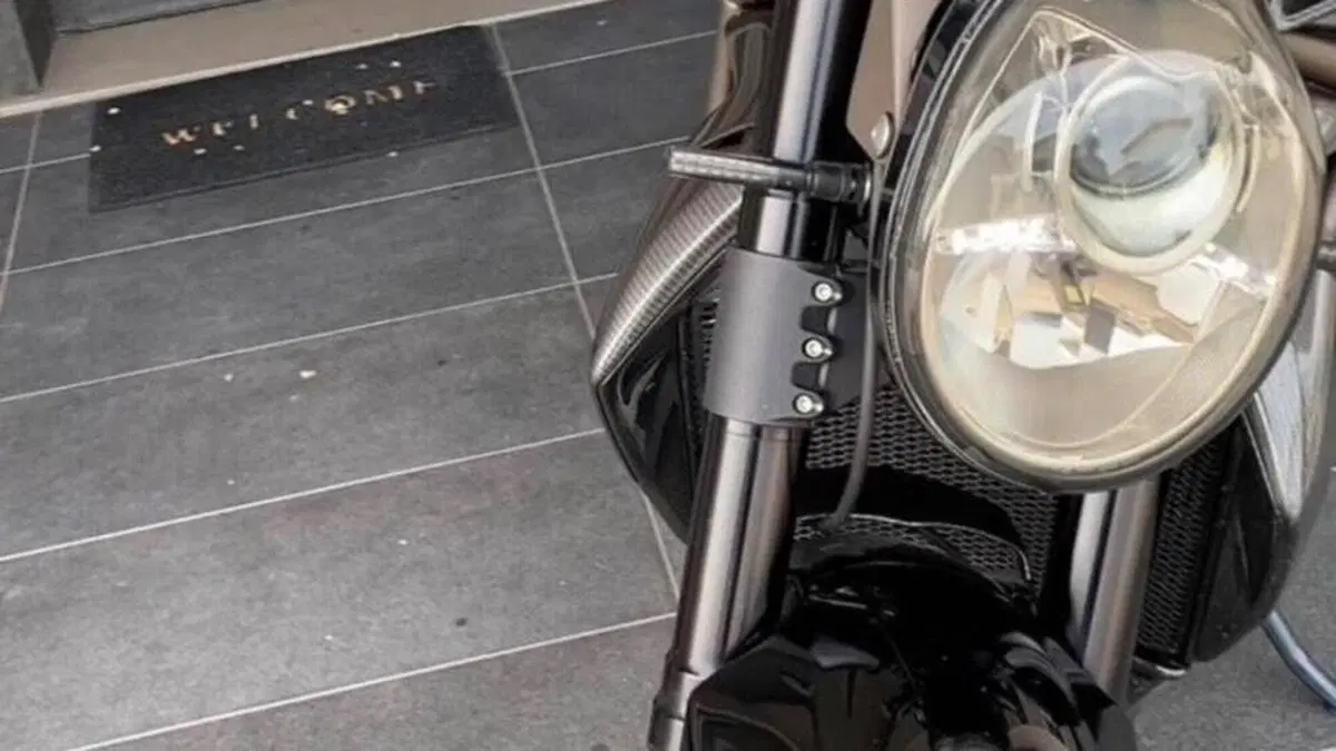 MV Agusta Brutale 990 R (2009 - 12)  (5)