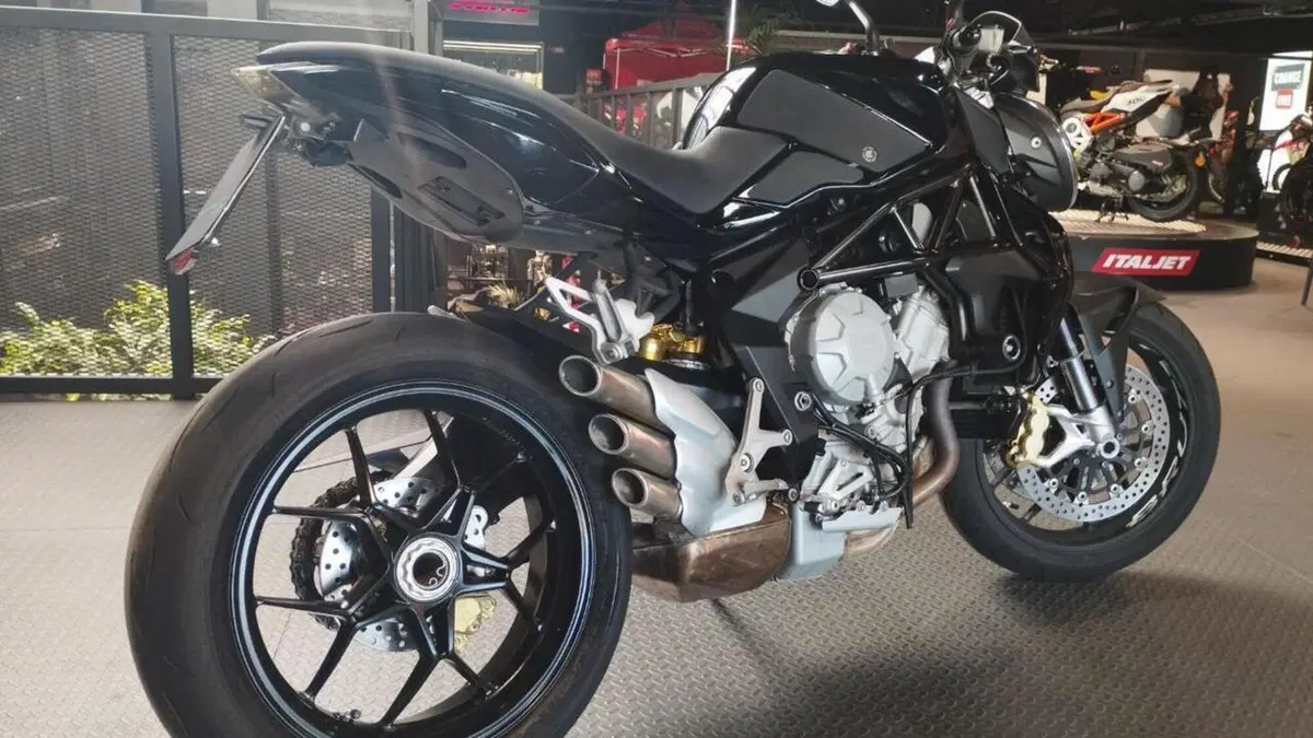 MV Agusta Brutale 800 (2012 - 15)  (4)