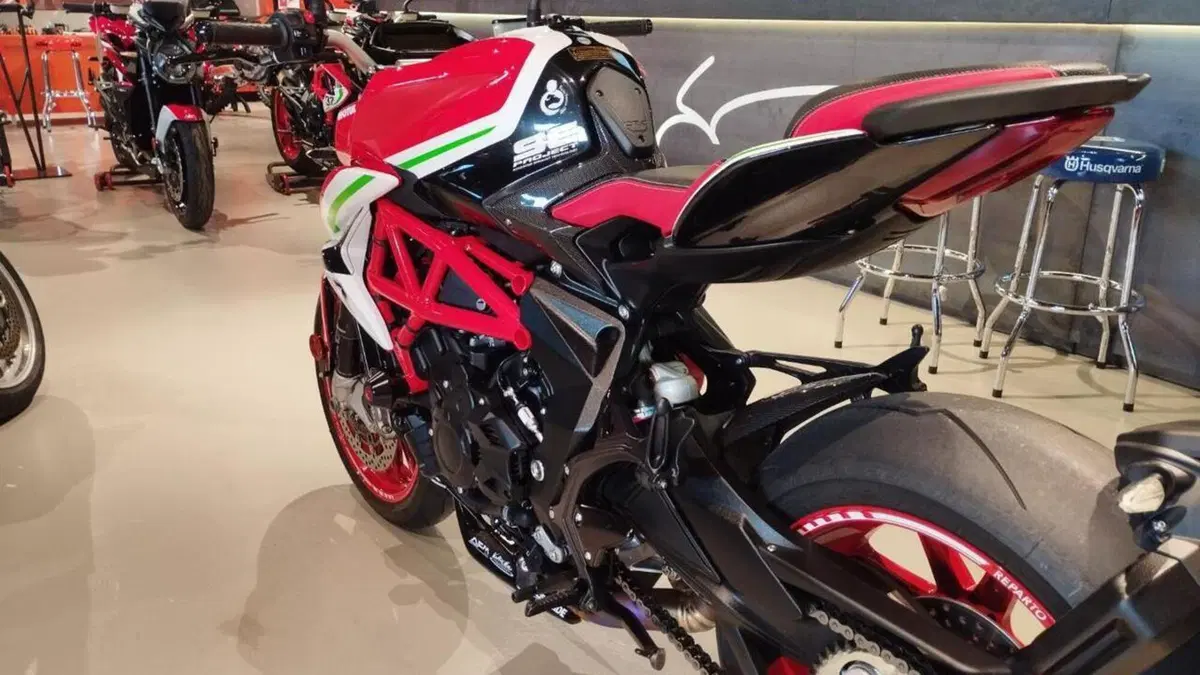 MV Agusta Brutale 800 RC (2019)  (9)