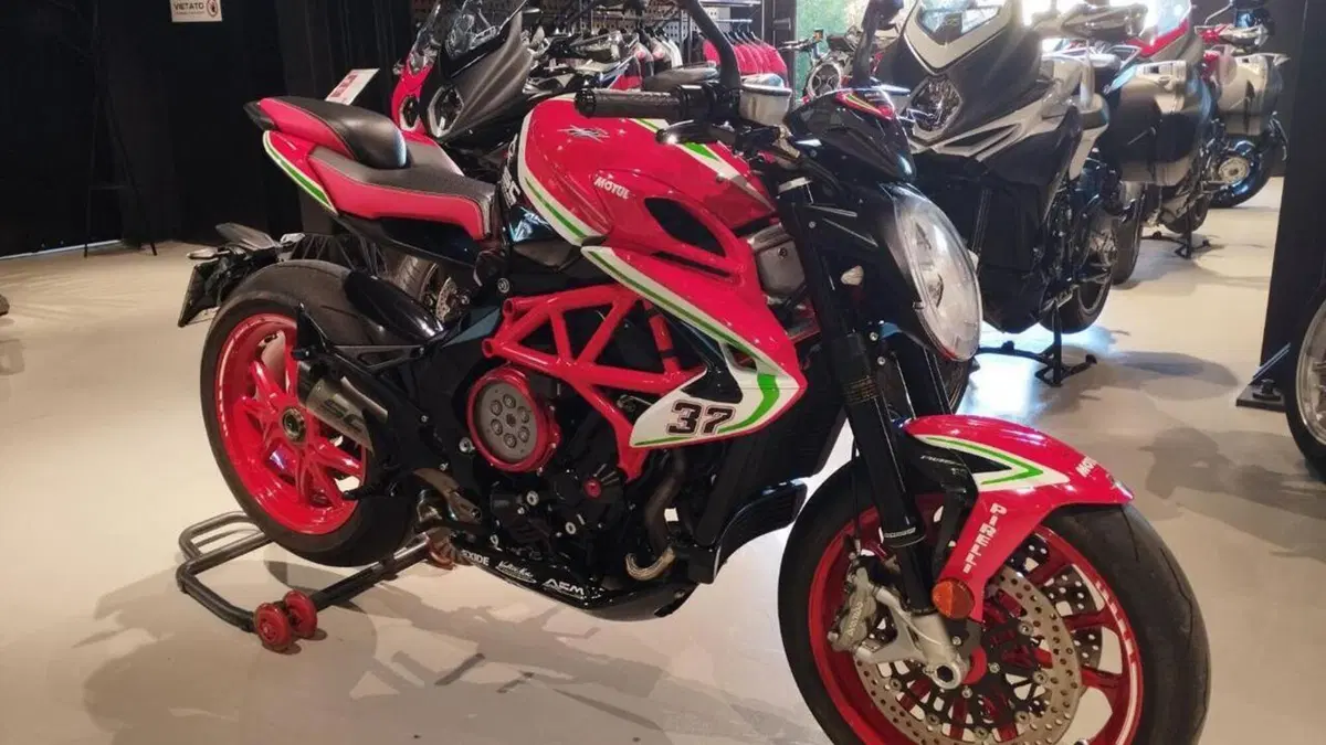 MV Agusta Brutale 800 RC (2019)  (2)