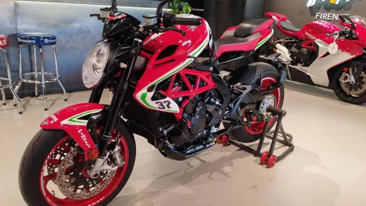MV Agusta Brutale 800 RC (2019)  (10)