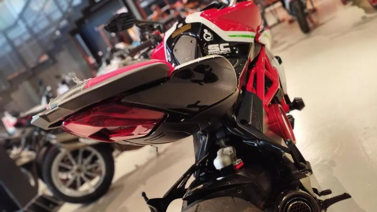 MV Agusta Brutale 800 RC (2019)  (6)