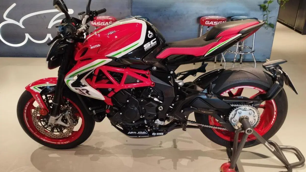 MV Agusta Brutale 800 RC (2019)  (8)