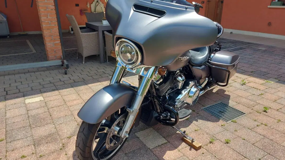 Harley-Davidson 107 Street Glide Special (2017 - 19) - FLHXS  (3)