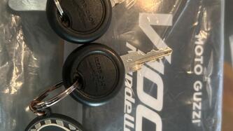 Moto Guzzi V100 Mandello (2022 - 24)