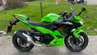 Kawasaki Ninja 400 (2023) usata
