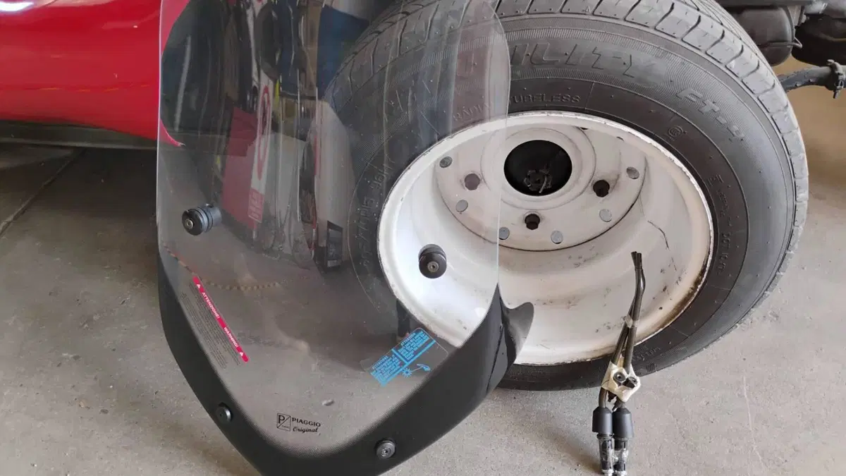 Piaggio Mp3 300 ie Yourban ERL (2011 - 17)  (6)
