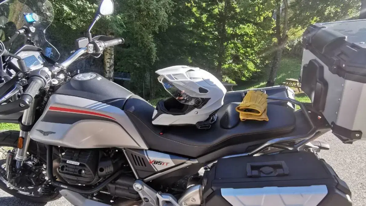 Moto Guzzi V85 TT Travel (2021 - 23)  (5)