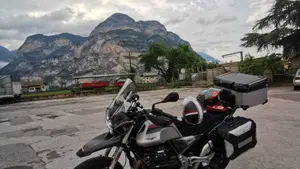 Moto Guzzi V85 TT Travel (2021 - 23)  (6)