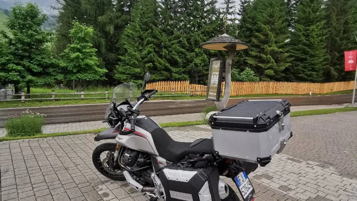 Moto Guzzi V85 TT Travel (2021 - 23)  (8)