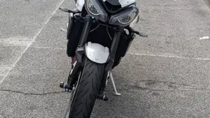 Triumph Street Triple 765 R (2023 - 26)  (2)