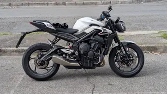 Triumph Street Triple 765 R (2023 - 26) usata
