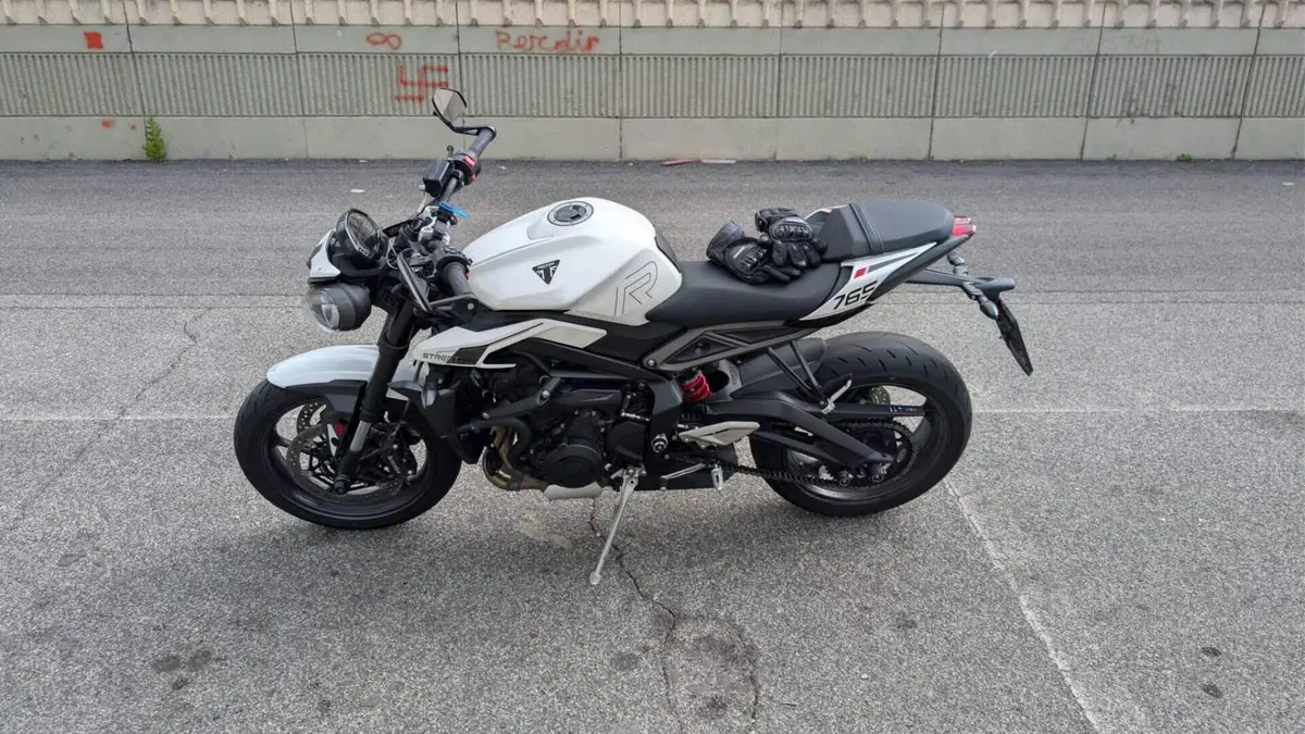 Triumph Street Triple 765 R (2023 - 26)  (3)
