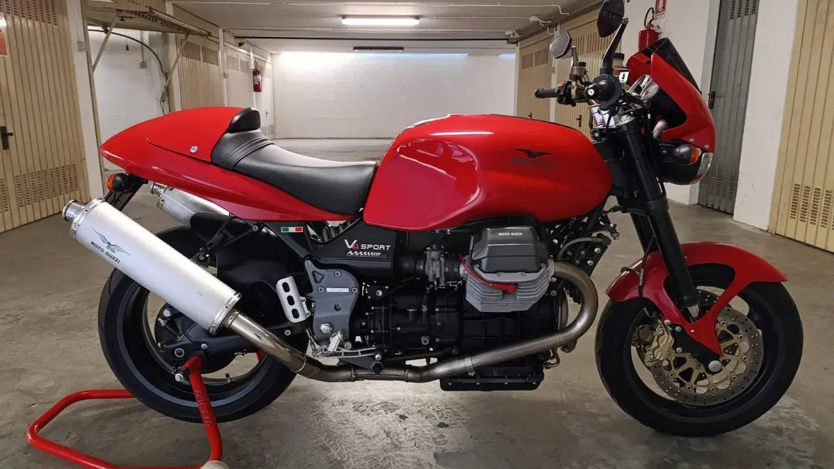 Moto Guzzi V11 Sport Naked (2002 - 05)  (2)