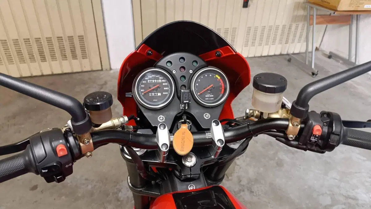 Moto Guzzi V11 Sport Naked (2002 - 05)  (6)