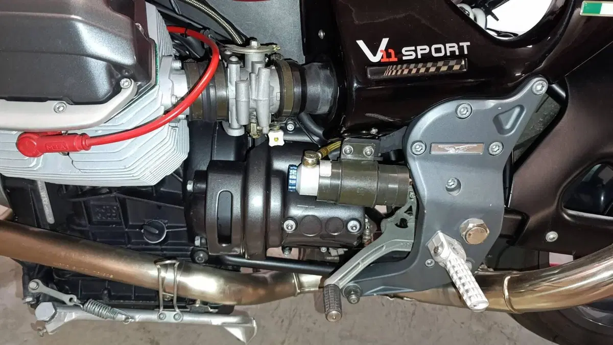 Moto Guzzi V11 Sport Naked (2002 - 05)  (8)