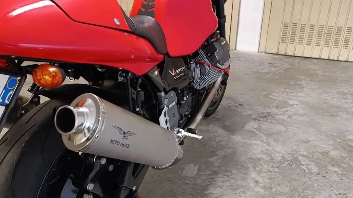 Moto Guzzi V11 Sport Naked (2002 - 05)  (10)