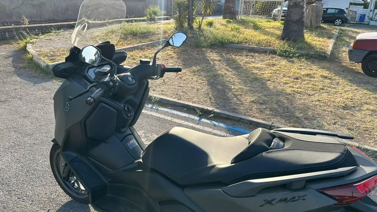Yamaha X-Max 300 (2025 - 26)  (3)