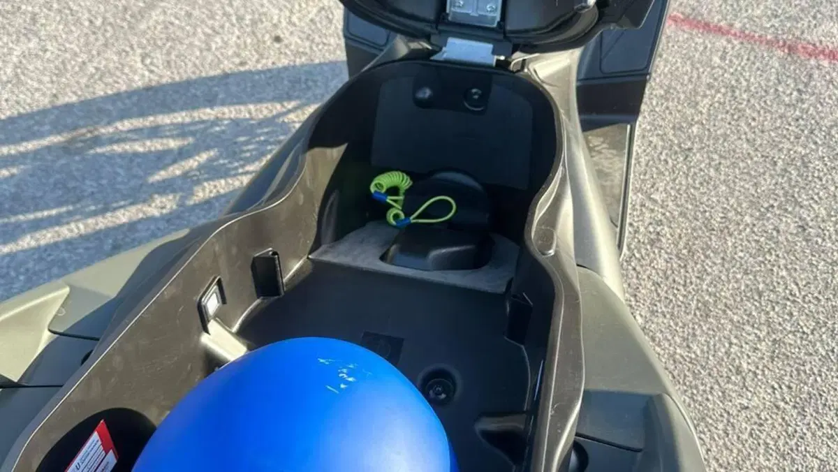 Yamaha X-Max 300 (2025 - 26)  (6)