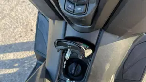 Yamaha X-Max 300 (2025 - 26)  (7)