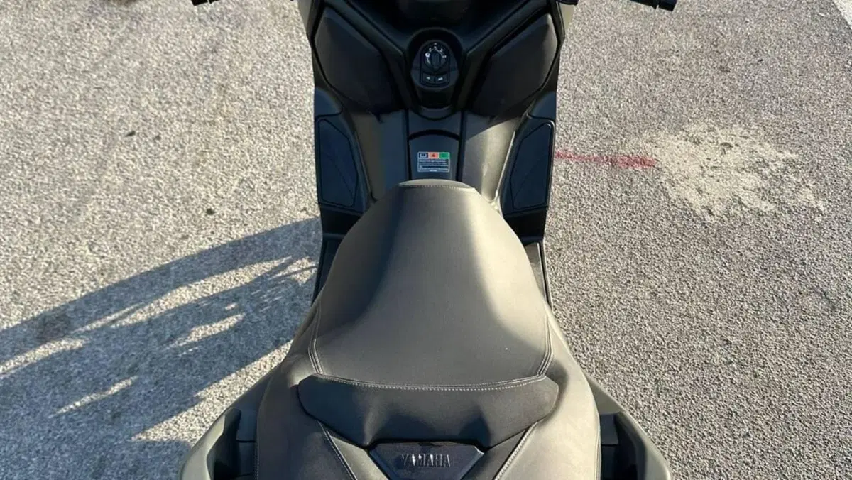 Yamaha X-Max 300 (2025 - 26)  (9)