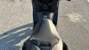 Yamaha X-Max 300 (2025 - 26)  (9)