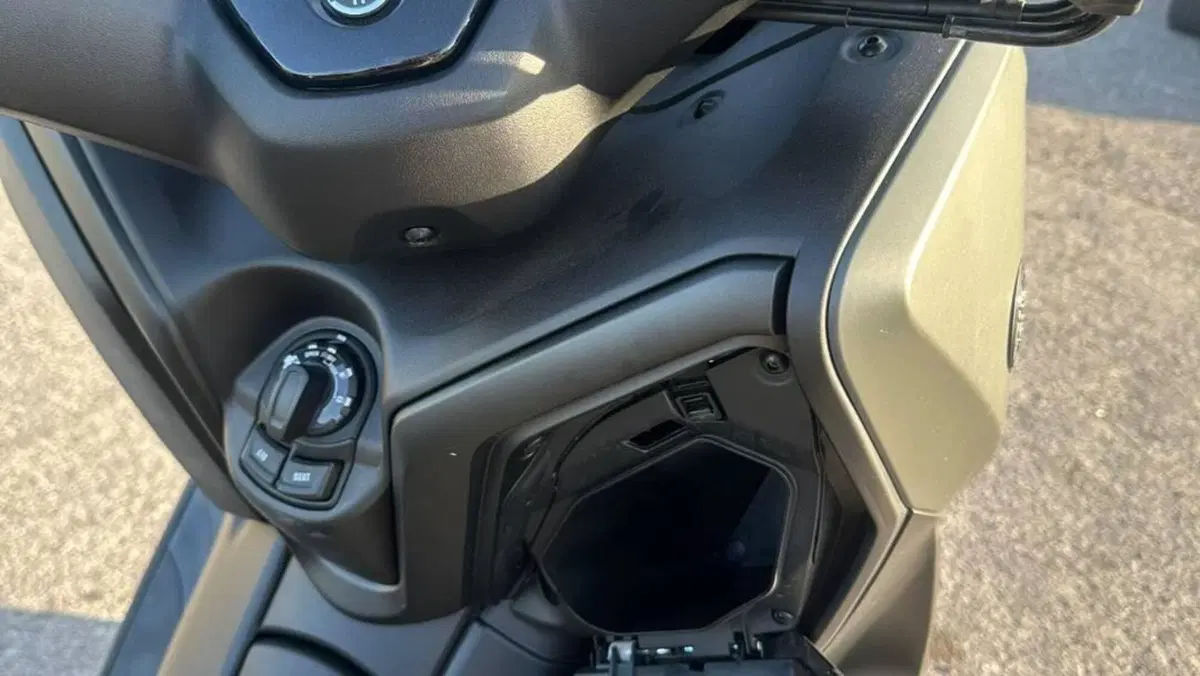 Yamaha X-Max 300 (2025 - 26)  (11)