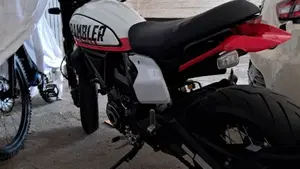 Ducati Scrambler 800 Urban Motard (2022) 