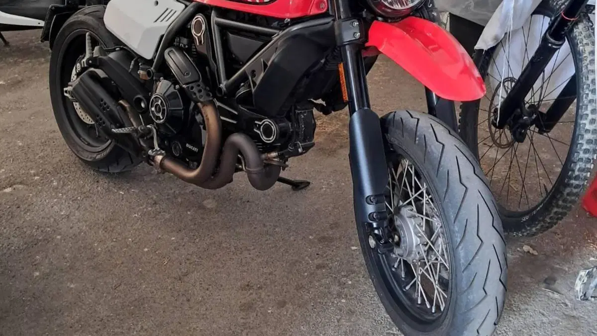Ducati Scrambler 800 Urban Motard (2022)  (2)