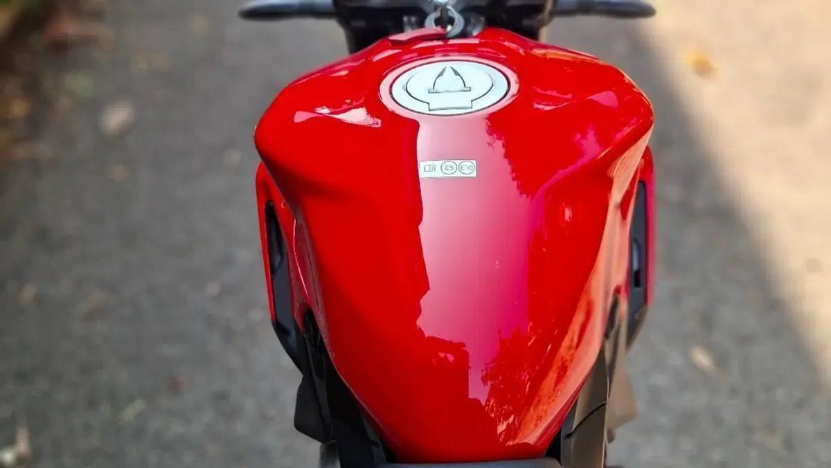 Ducati Streetfighter V2 (2022 - 24)  (7)