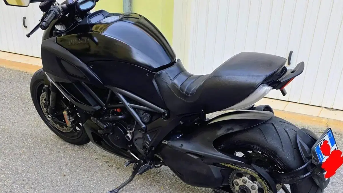 Ducati Diavel 1200 Dark (2012 - 13) 