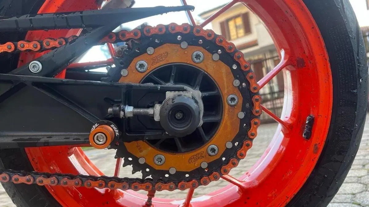 KTM 690 Duke R (2016 -17)  (3)
