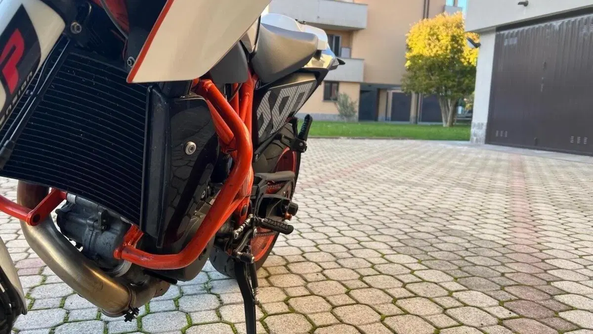 KTM 690 Duke R (2016 -17)  (9)