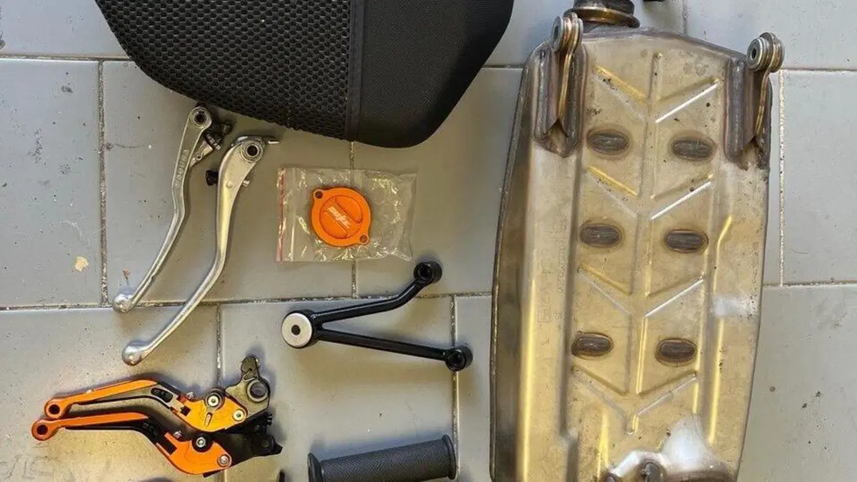 KTM 690 Duke R (2016 -17)  (10)