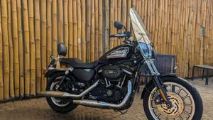 Harley-Davidson 883 R (2008 - 16) - XL 883R  (3)