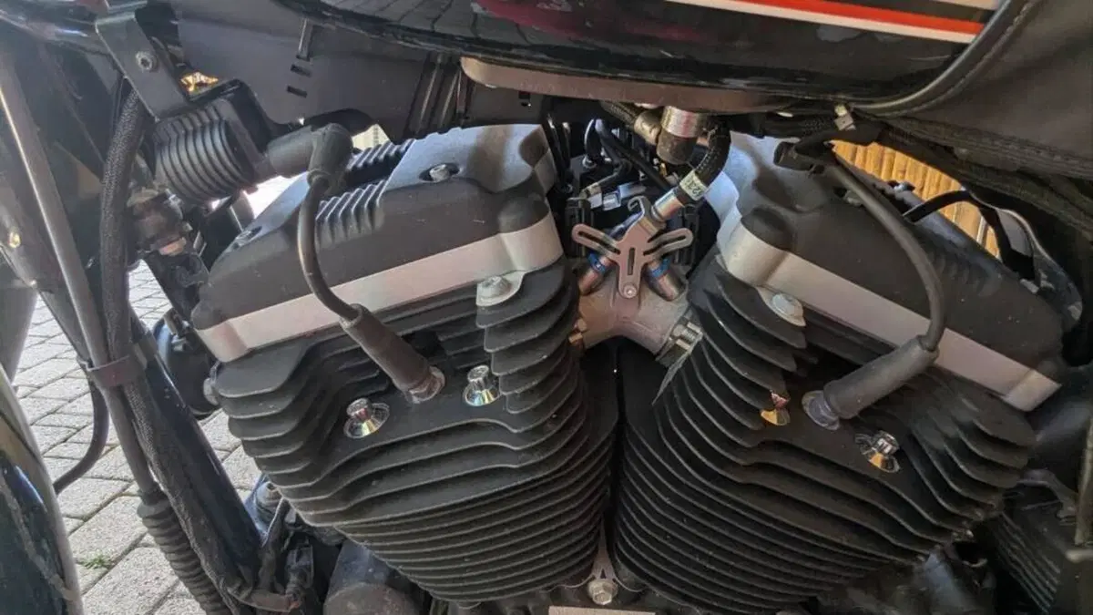 Harley-Davidson 883 R (2008 - 16) - XL 883R  (14)